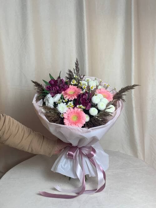 Букет из гербер, сантини и альстромерий