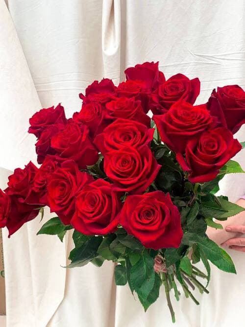 Монобукет из бордовых роз